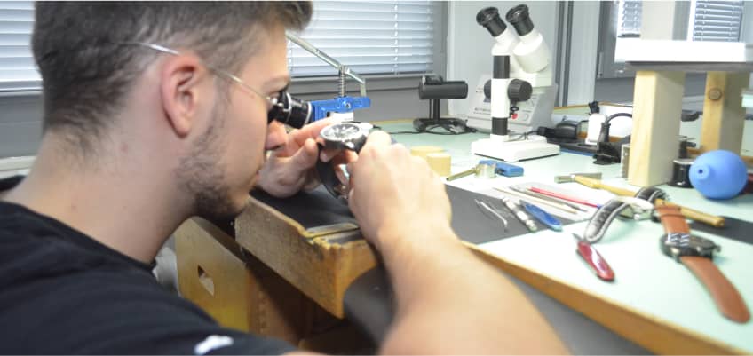 Paul Hivert at work on a watch from the BeWatchmaker kit